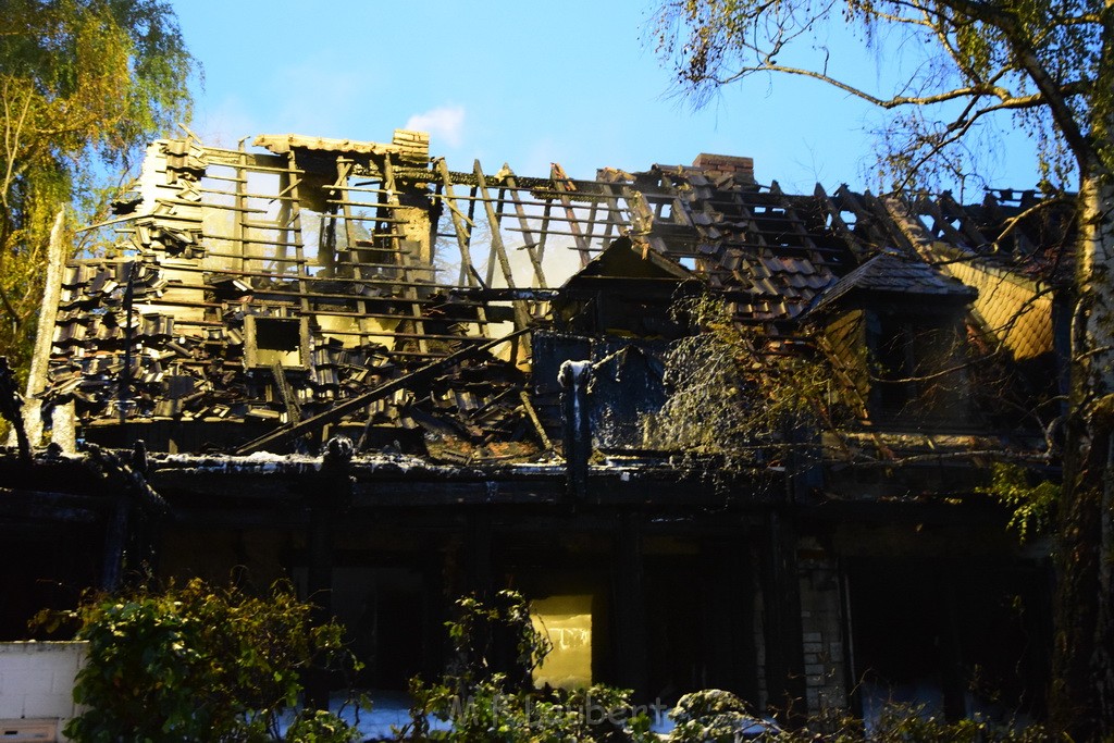 Grossfeuer Einfamilienhaus Siegburg Muehlengrabenstr P0727.JPG - Miklos Laubert